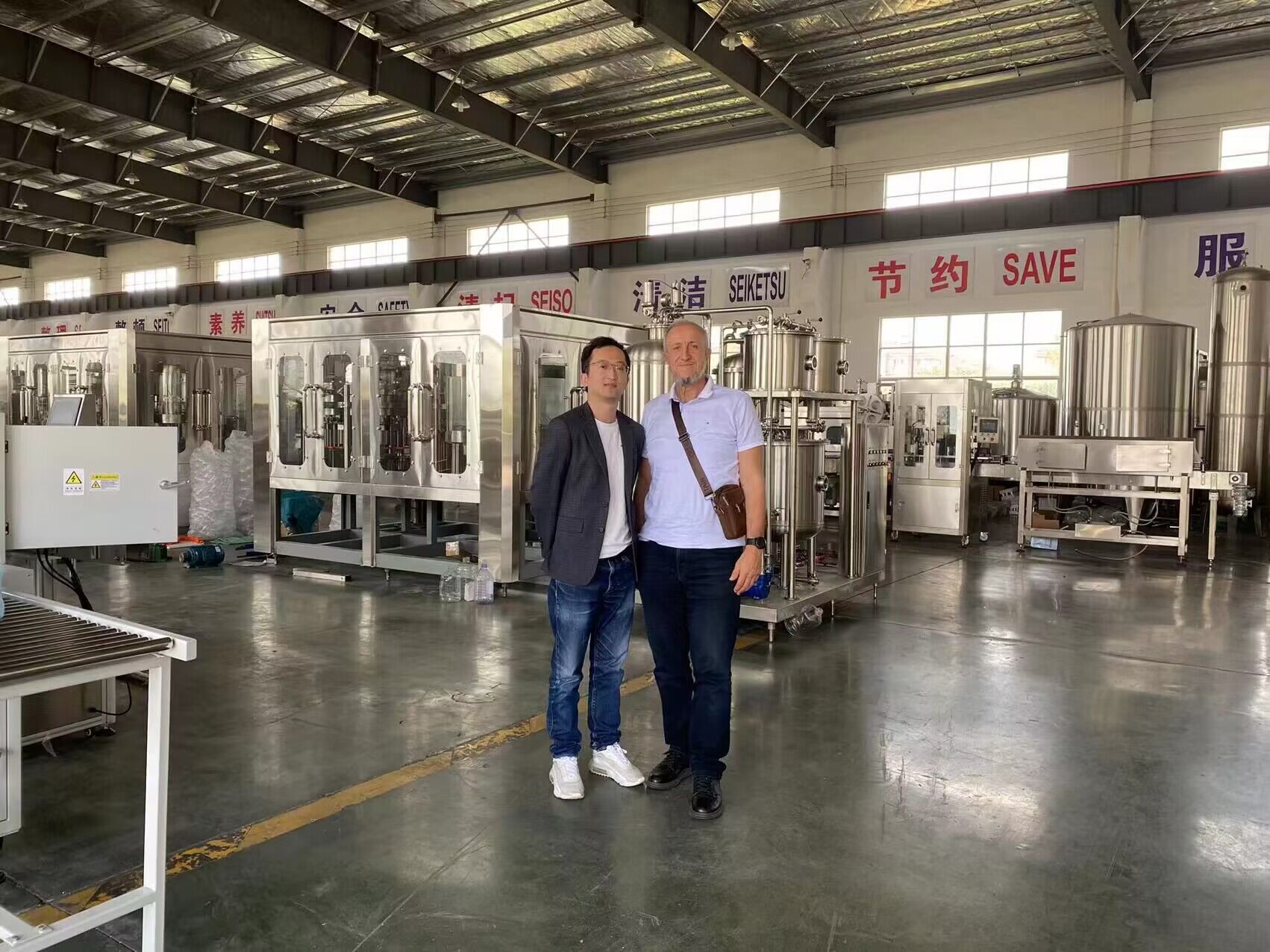【2023 Oct. 23】Serbian customers come to visit and purchase cans filling machines