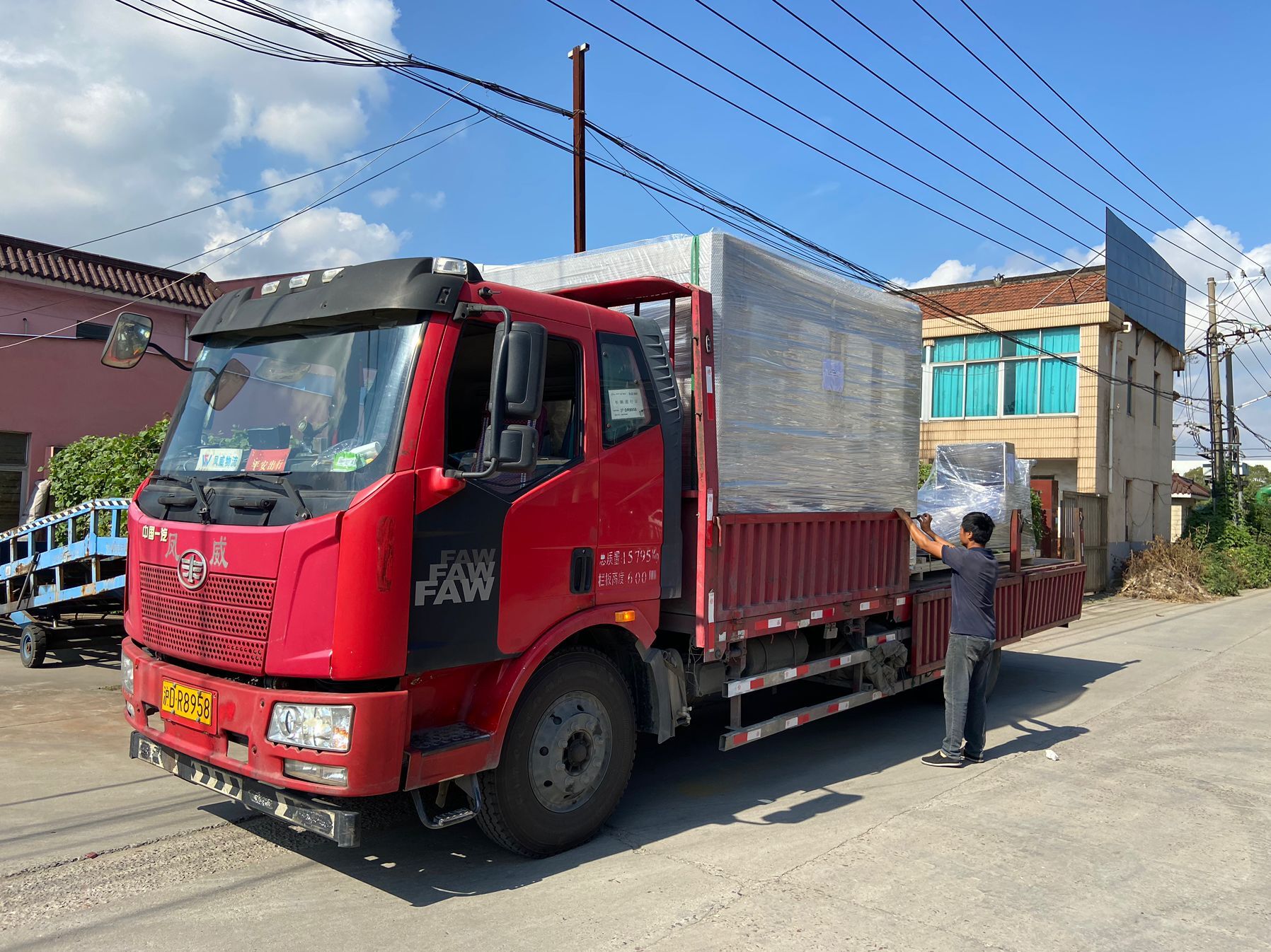 【2023 Oct. 12】5L rotary filling machine sent to Uruguay