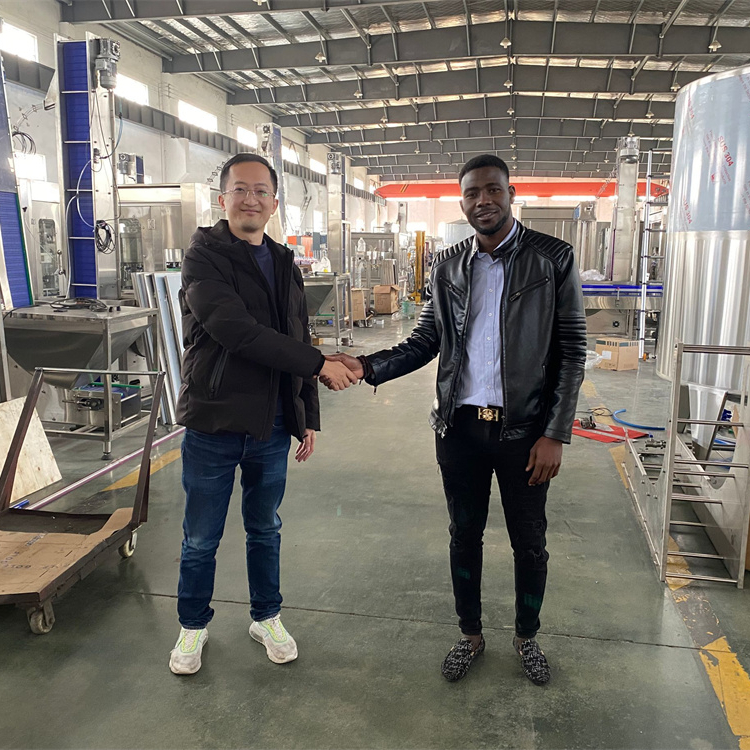 【2022 January 5】Niger customers come to visit the factory