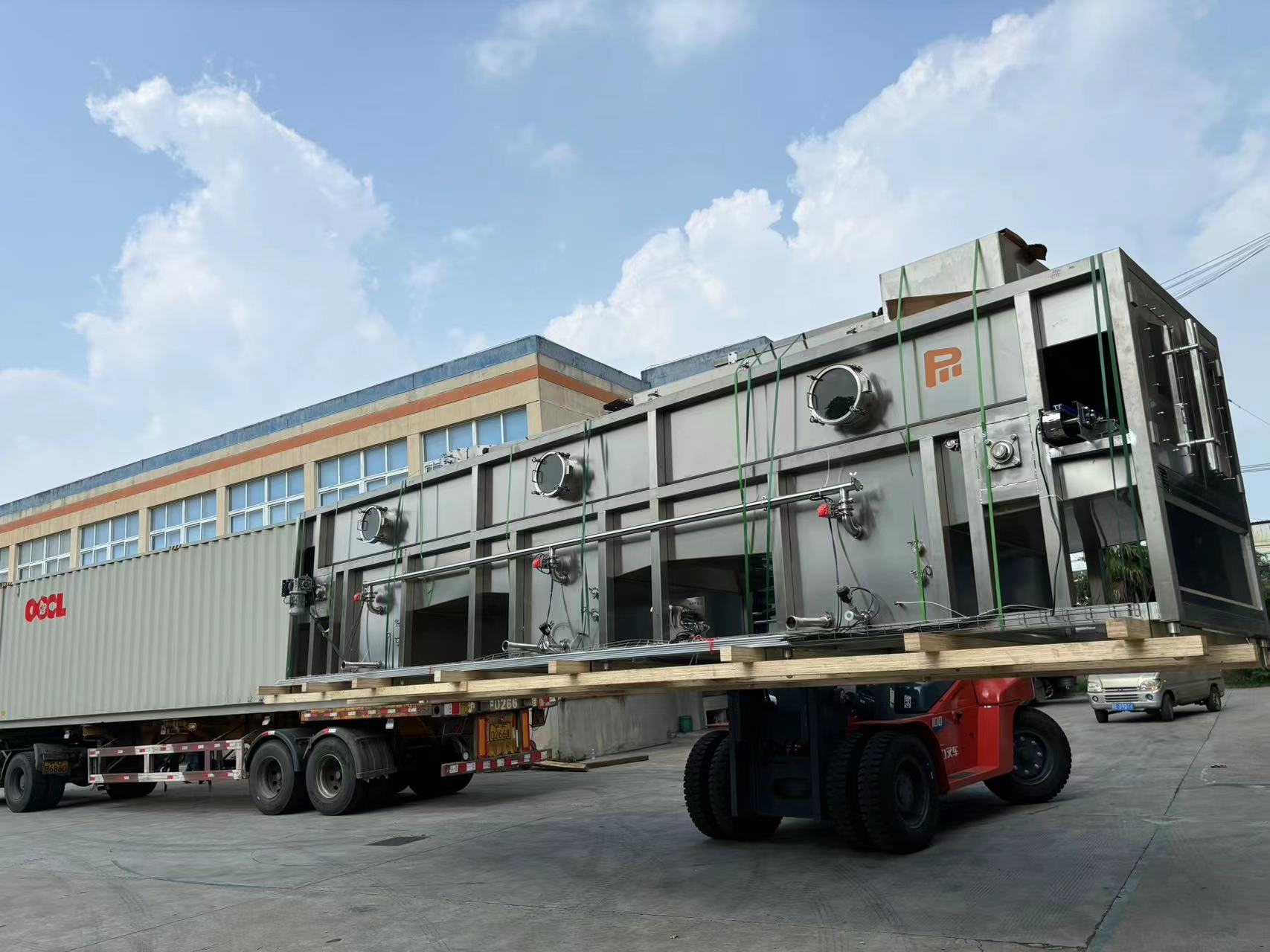 【2024 Aug. 21】7000BPH Glass Bottle Juice Filling Line Customized for Our Peru Customer Have Been Shipped
