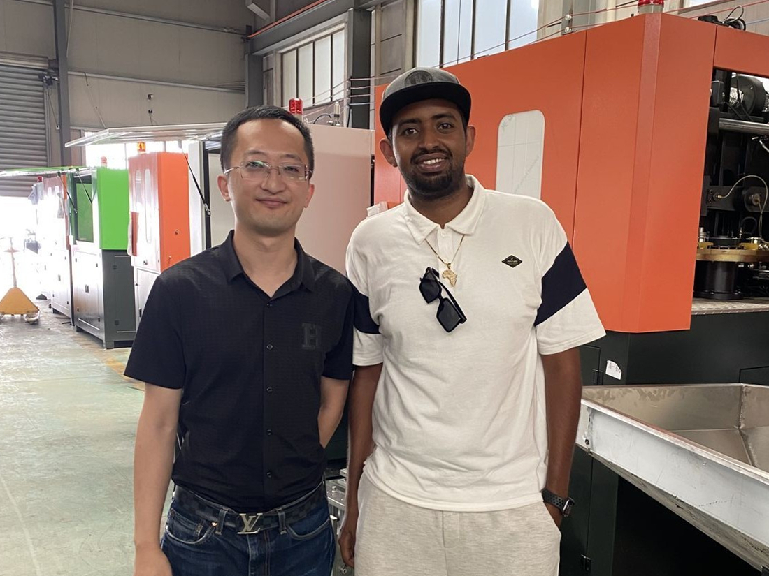 【2022 July 27】Somalia customers come to visit the factory