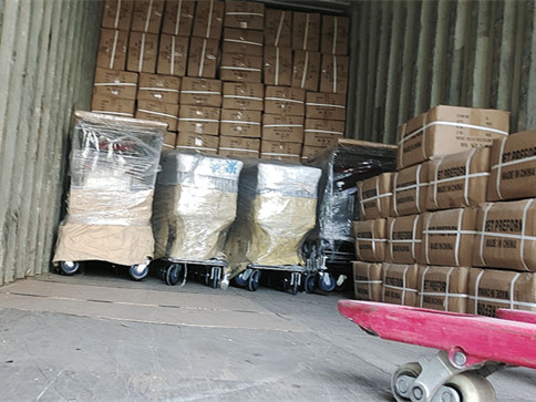 【2022 April 13】The customer's production raw materials are sent to Suriname
