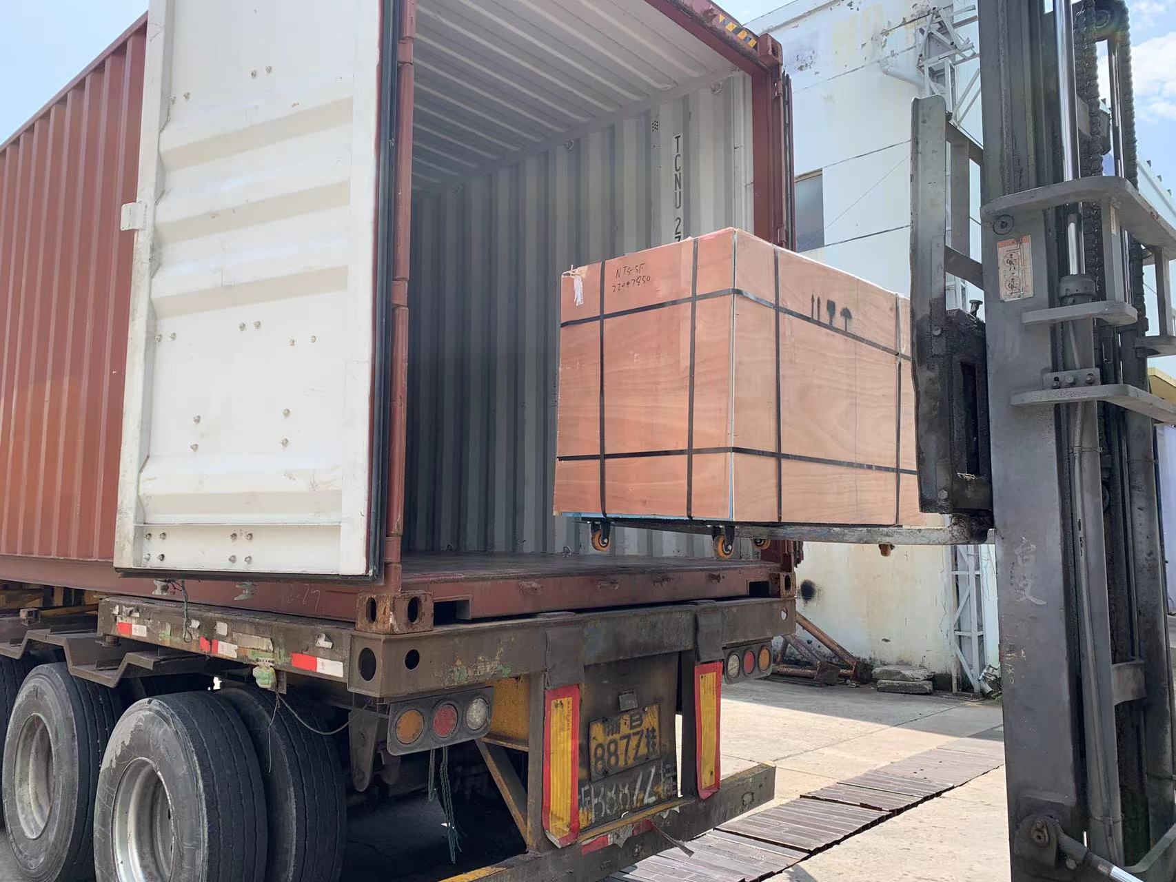 【2022 April 25】Automatic bottle blowing machine sent to Nigeria